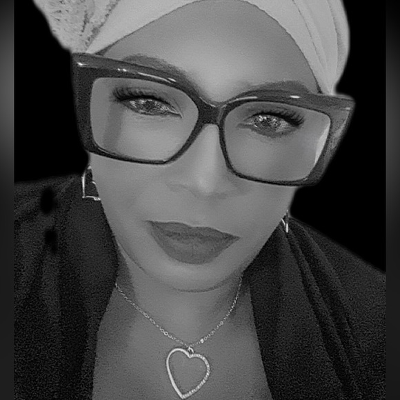 Meet your Posher, Dondrea - Picture 1 of 1